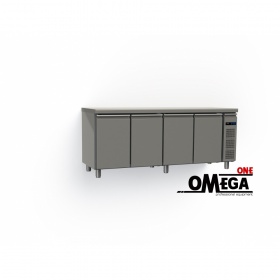 Kühltisch ohne Aggregat mit 4 Türen Abmessungen: 2045x700x865 mm Serie 70